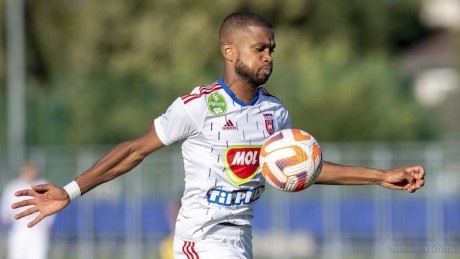 Nego Loic is bekerült a HLSZ 2021/2022-es álomcsapatába